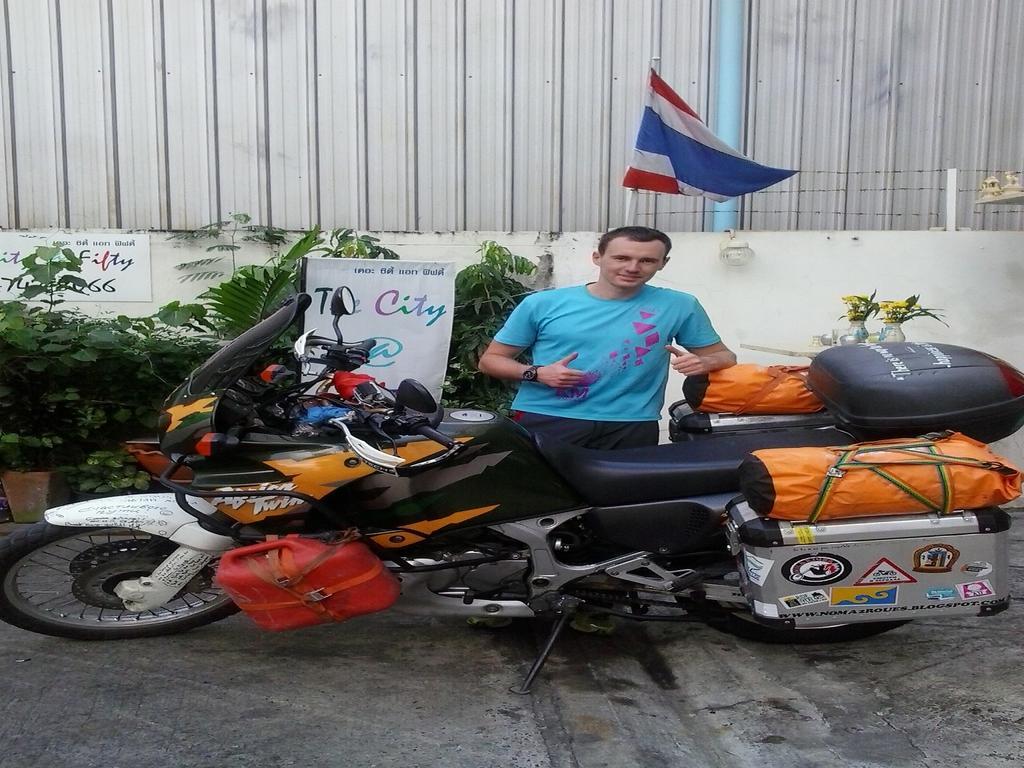 The City At Fifty Bangkok Luaran gambar
